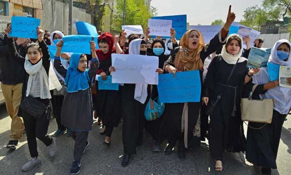 أفغانستان: احتجاج عشرات النساء في كابول ضد إيقاف تعليم الفتيات