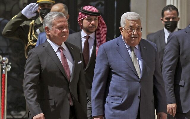 العاهل الأردني لدى لقائه عباس: استقرار المنطقة يتطلب حل القضية الفلسطينية