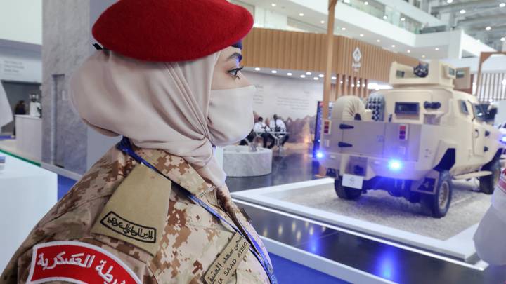 السعودية تفتح باب التسجيل في الوظائف العسكرية للنساء والرجال