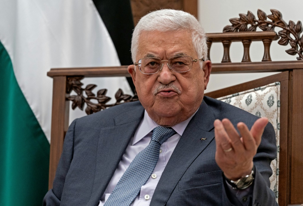 عباس يحذر من خطورة “الاعتداءات المتكررة” على المسجد الأقصى