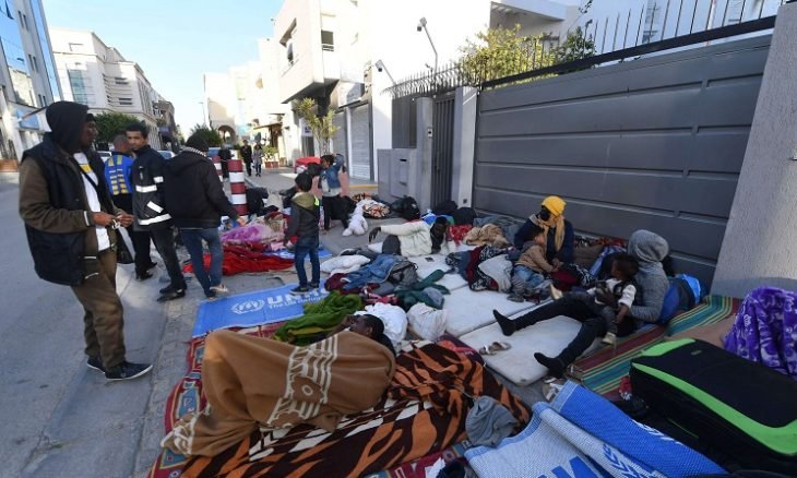 لاجئون أفارقة يعتصمون في تونس للمطالبة بإجلائهم إلى بلدان أخرى