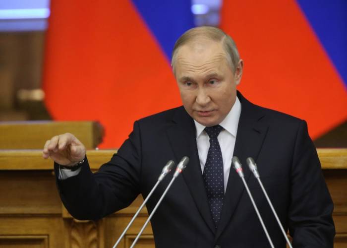 بوتين: سنرد بقسوة على من يحاول التدخل بما يجري في أوكرانيا