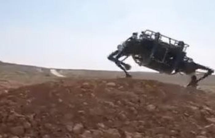 روبوت يتميز بقدرة فريدة على القفز بارتفاع شاهق