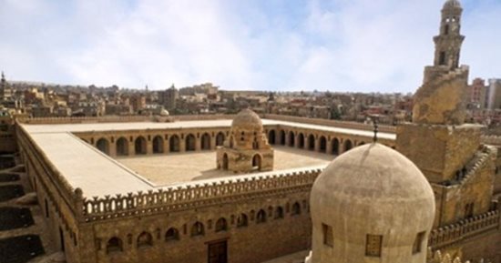 بناء مسجد أحمد بن طولون.. ما سر الكنز الذي عثر عليه مؤسس الدولة الطولونية؟