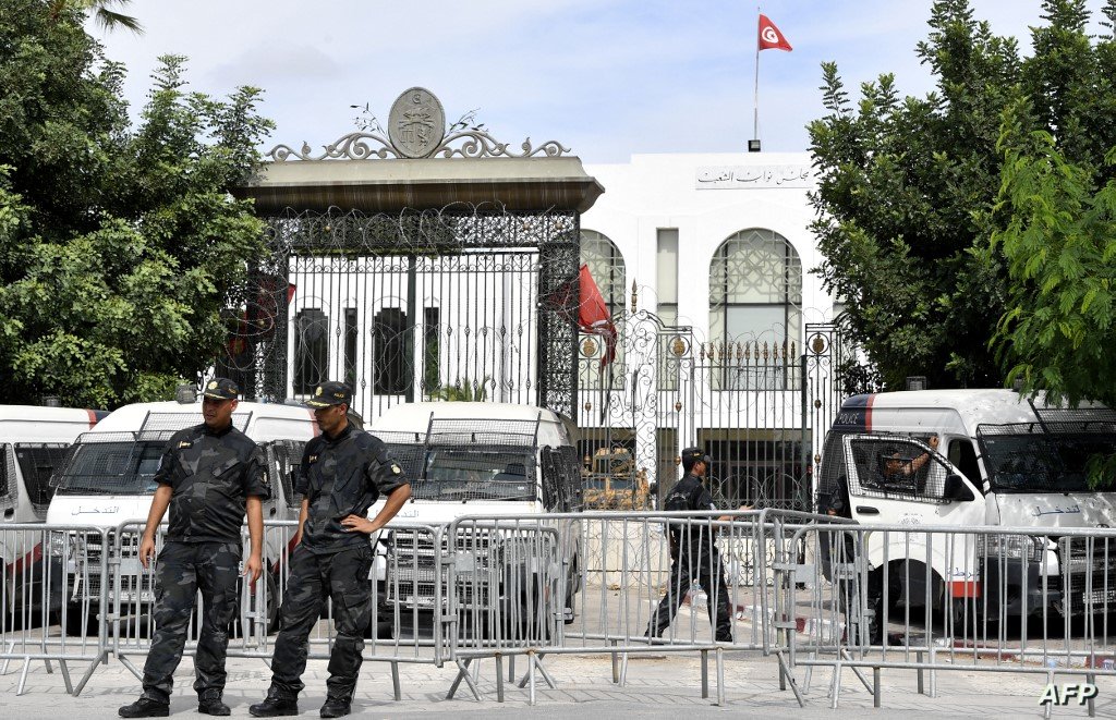 محكمة عسكرية تونسية تسجن 4 نواب من البرلمان المنحل