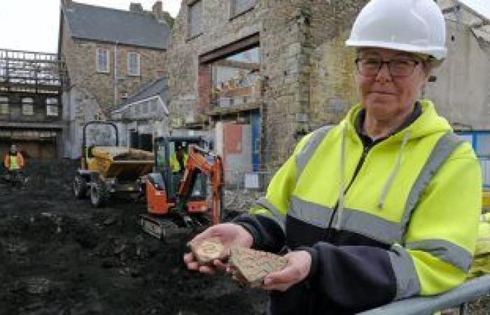 علماء الآثار يكتشفون ديرا أثريا من العصور الوسطى في ويلز