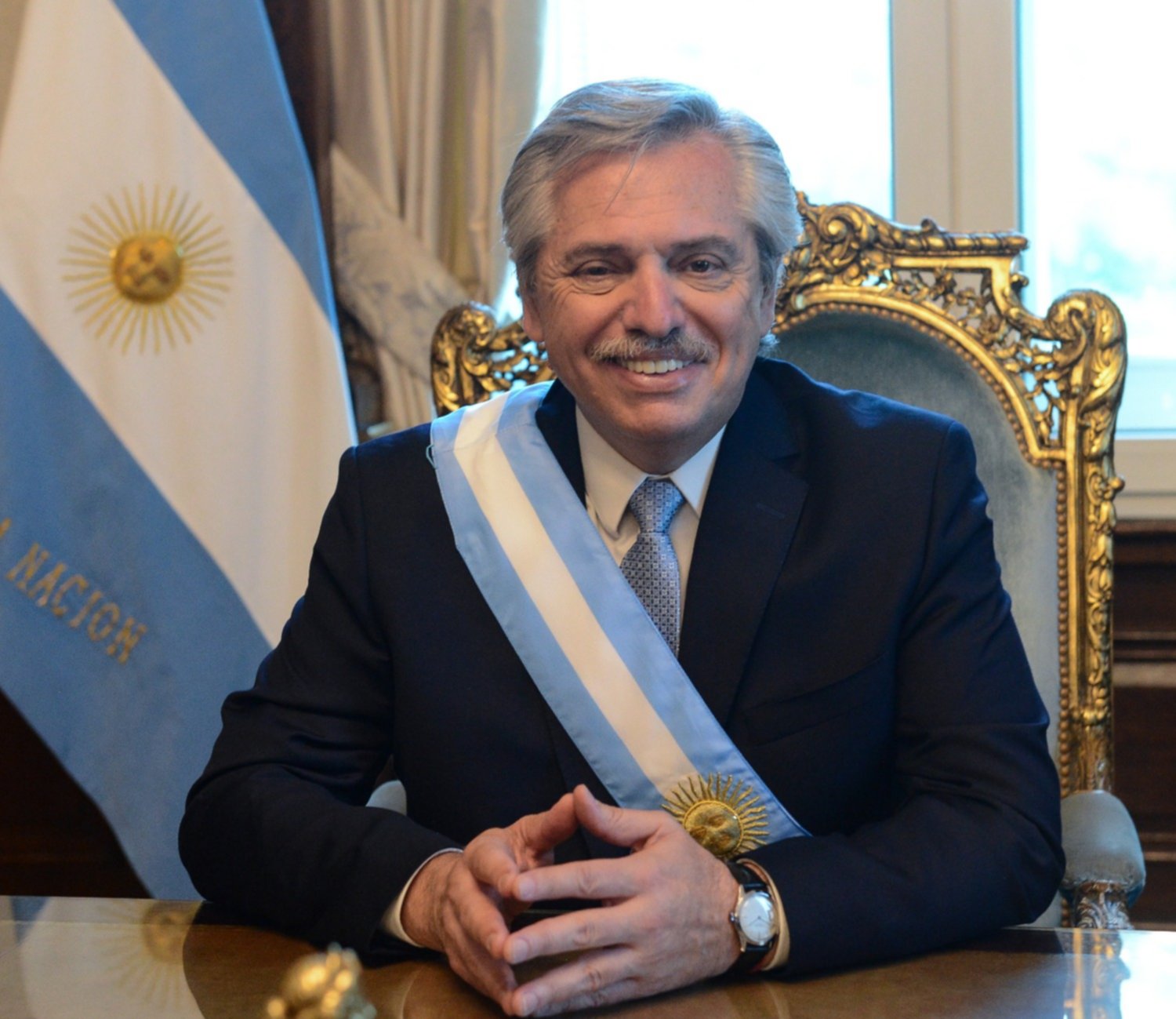 الرئيس الأرجنتيني يدفع غرامة لإقامته حفلة أثناء الحجر الصحي