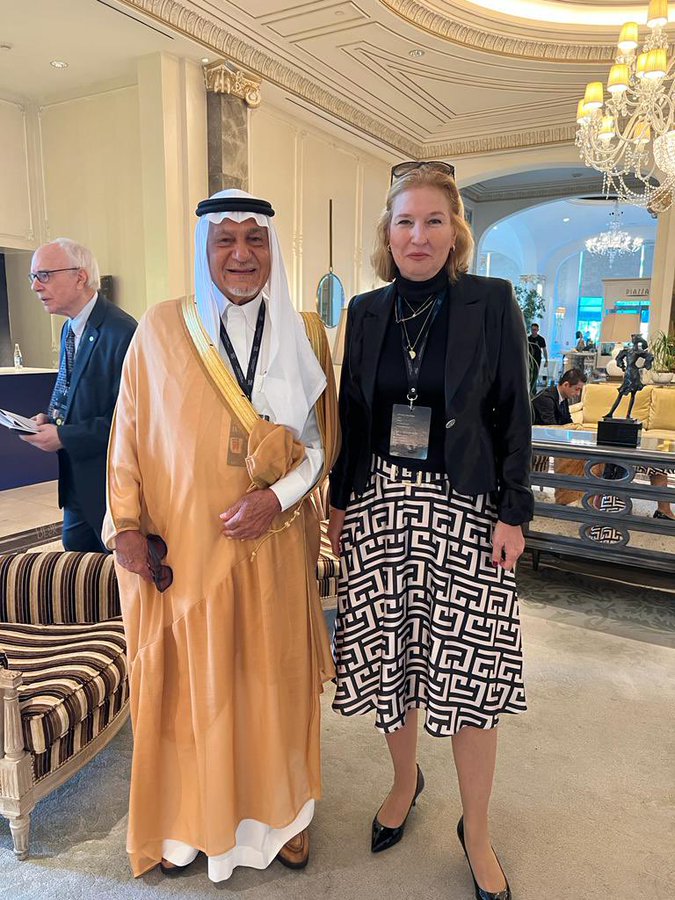 ليفني تنشر صورة لها مع أمير سعودي ترأس المخابرات سابقا