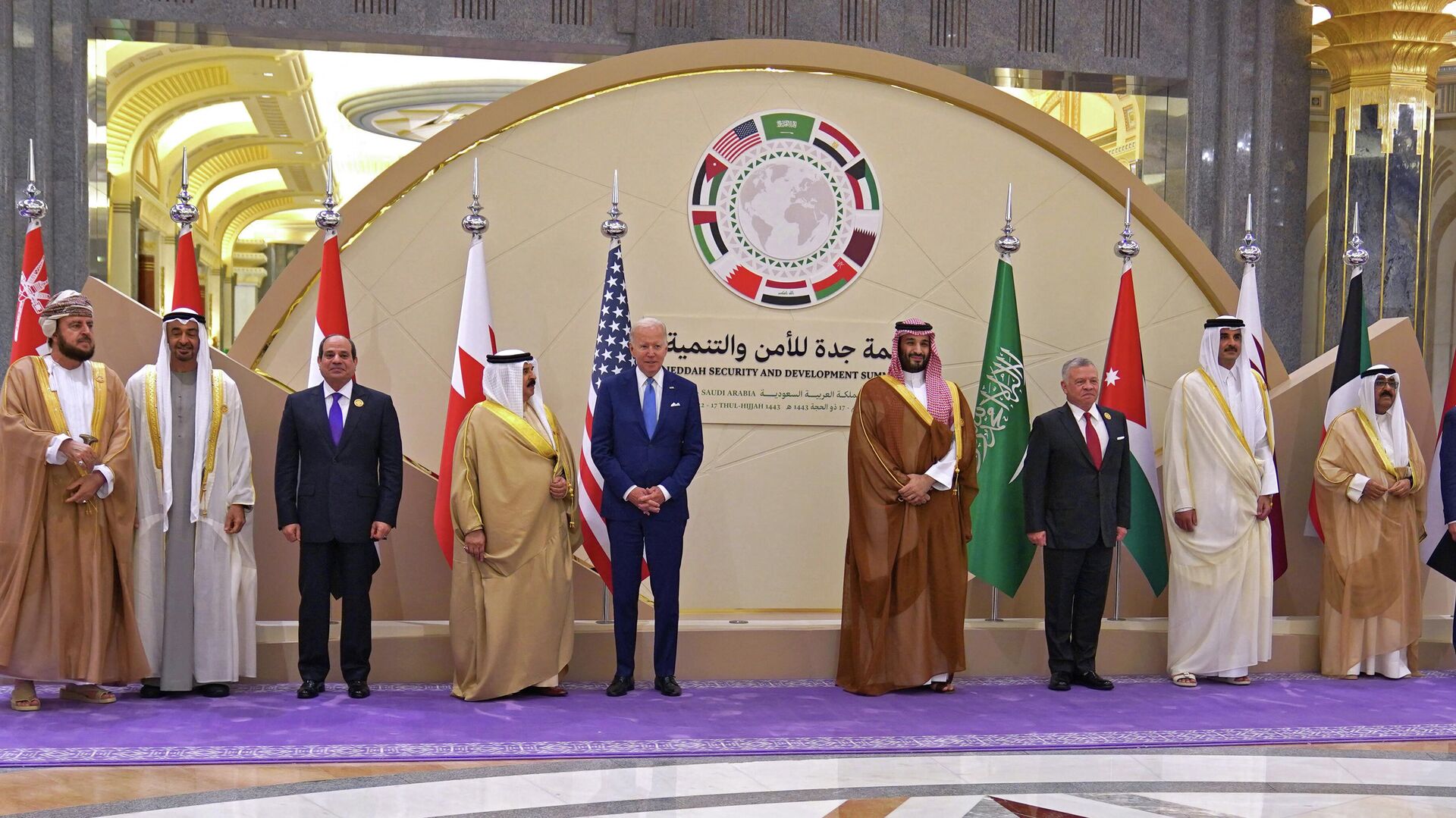 بايدن يغادر السعودية بعد تأكيده لقادة دول عربية أن الولايات المتحدة “لن تتخلى” عن الشرق الأوسط