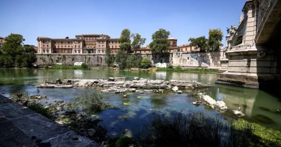 جفاف نهر التيبر يكشف كنزاً أثريا في روماً