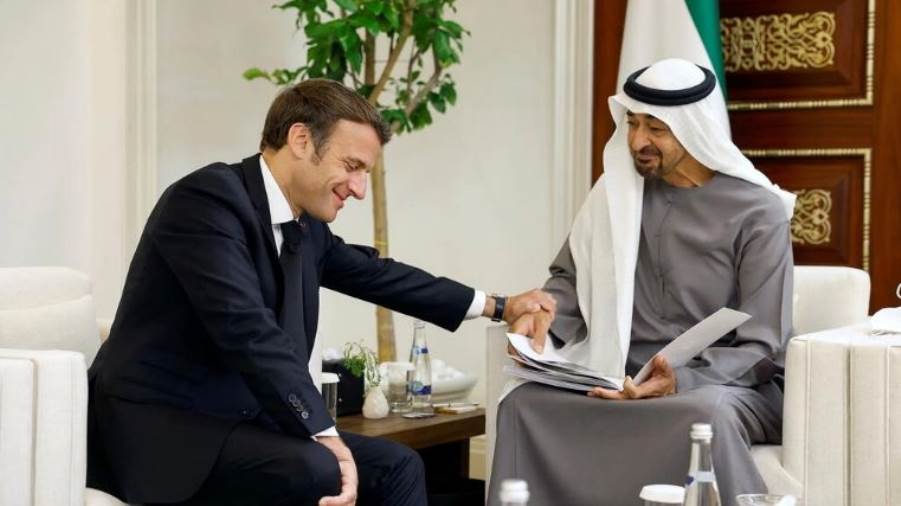 وصول الرئيس الإماراتي إلى فرنسا في أول زيارة خارجية له منذ توليه منصبه