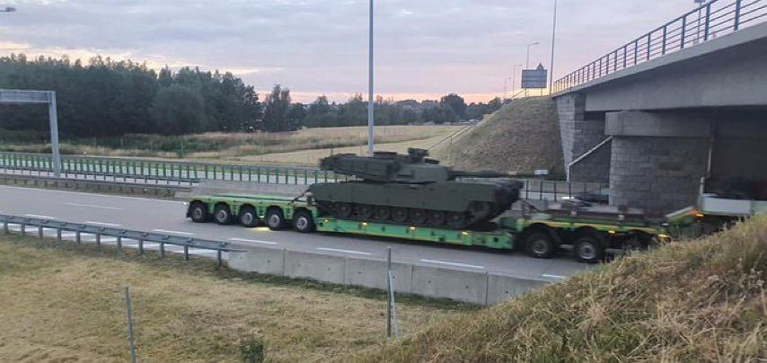 بولندا تتسلم أول دفعة من دبابات 