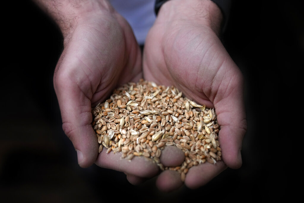 لبنان يقر اتفاقية قرض البنك الدولي لاستيراد القمح