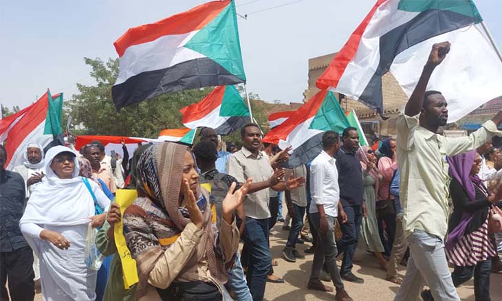 آلاف السودانيين يتظاهرون للتنديد بالعنف القبلي وللمطالبة بإسقاط الانقلاب