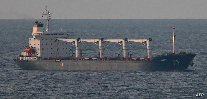 وزير لبناني: سفينة شحن محملة بالحبوب الأوكرانية غيرت مسارها