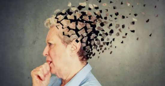 5 أعراض مبكرة للخرف يجب معرفتها. منها ضعف الذاكرة والارتباك