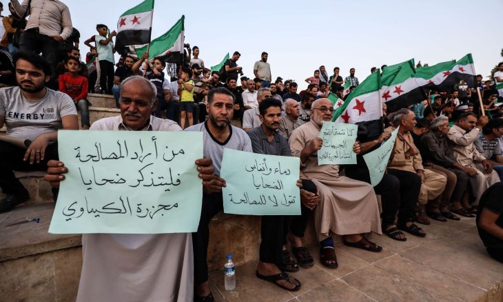 إدلب.. وقفة احتجاجية في ذكرى مجزرة الغوطة الشرقية
