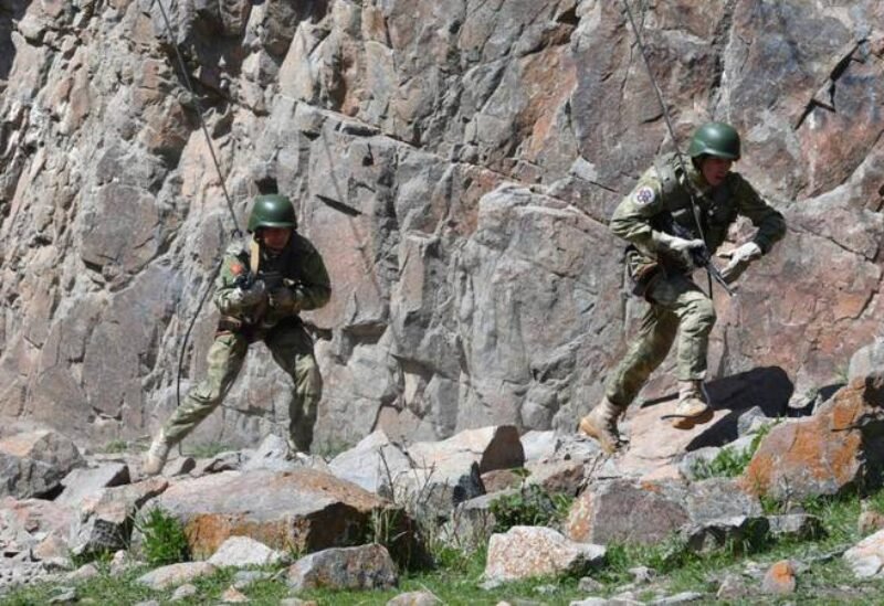 ارتفاع عدد قتلى الصراع بين قرغيزستان وطاجيكستان إلى 81