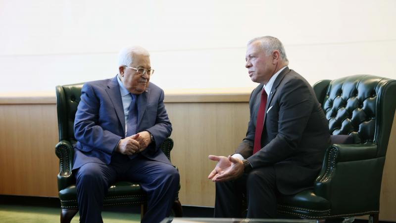 عباس يبحث مع الملك عبد الله تطورات القضية الفلسطينية