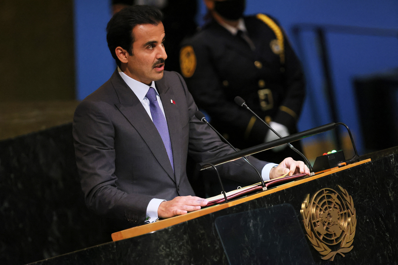 أمير قطر: لا يجوز أن تقبل الأمم المتحدة أن يتلخص المسار السياسي بسوريا في ما يسمى اللجنة الدستورية