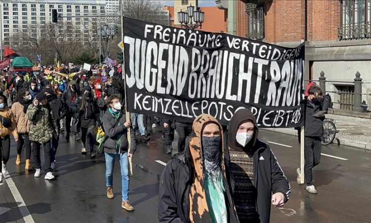 الآلاف يتظاهرون في ألمانيا احتجاجاً على الأسعار المرتفعة والسياسة الألمانية حيال روسيا