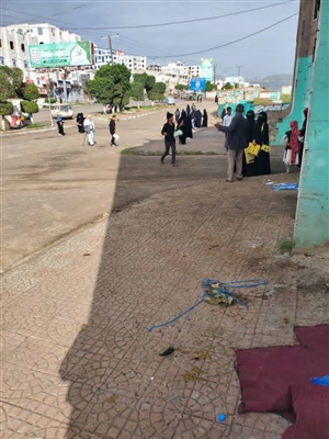 مليشيا الحوثي تغلق طريقًا رئيسيا إلى كليات الجامعة في إب