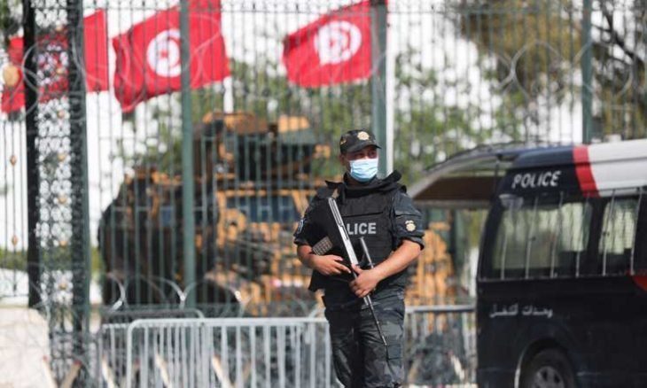 تونس: ائتلاف الكرامة يقاضي ناشطا اتهمه بتوزيع أموال على محتجين معارضين لسعيّد