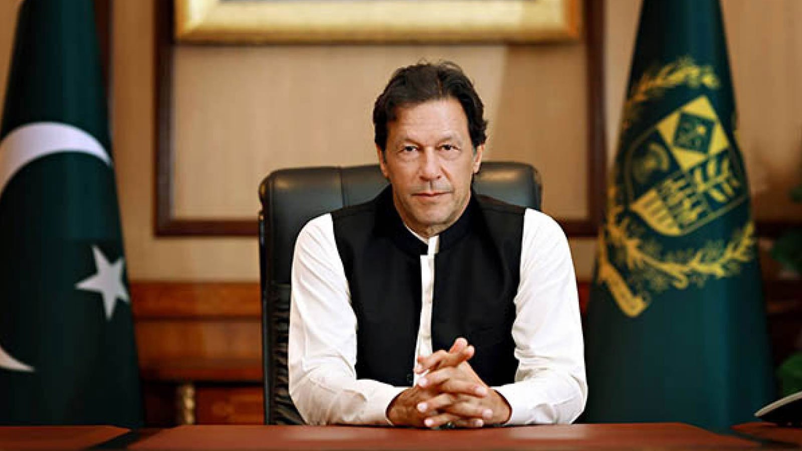 منع رئيس الوزراء السابق خان من تقلد المناصب العامة يشعل احتجاجات في باكستان