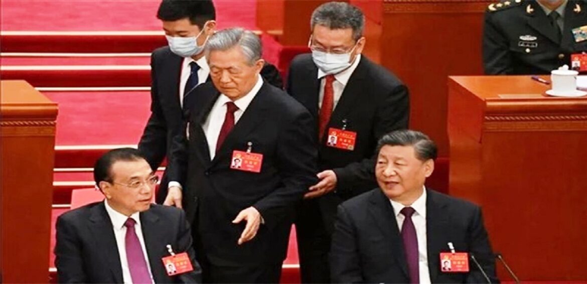 إخراج الرئيس الصيني السابق بالقوة من مؤتمر الحزب الشيوعي