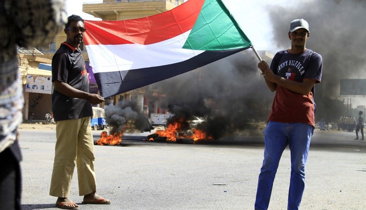 السودان.. آلاف الإسلاميين يتظاهرون في الخرطوم ضد وساطة الأمم المتحدة لحل أزمة البلاد