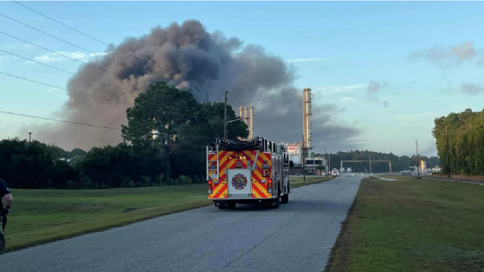 حريق ضخم يلتهم مصنعا للكيماويات في ولاية جورجيا الأمريكية
