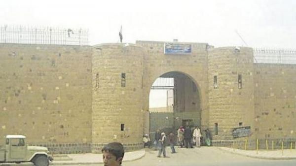 مليشيا الحوثيين تقمع وفقه احتجاجية نسائية في السجن المركزي بصنعاء