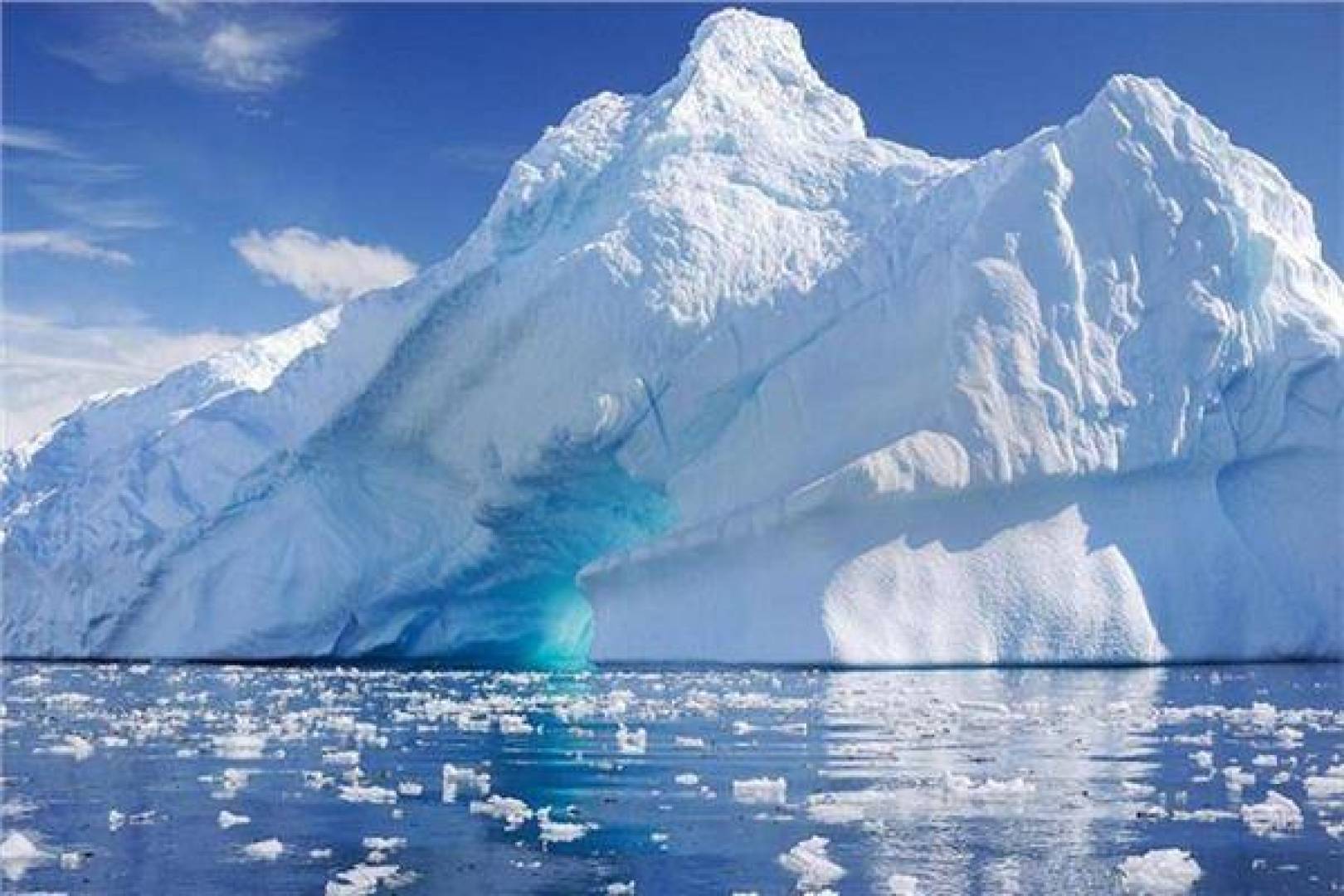 تفاصيل انجراف أكبر جبل جليدي في العالم عن موقعه