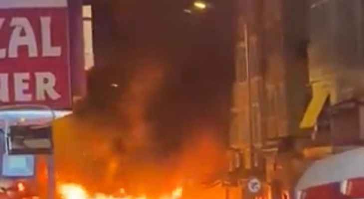 دوي انفجارات جراء حريق سيارات بمنطقة حي الفاتح في مدينة إسطنبول
