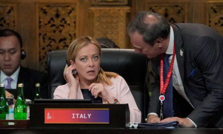 رئيسة الوزراء الإيطالية تدافع عن اصطحاب ابنتها إلى قمة مجموعة العشرين