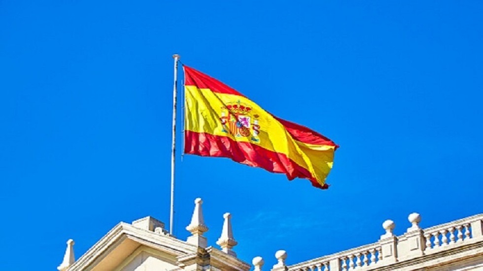 إسبانيا ترحل مغربيًا متهمًا بأنه مرجع للسلفية المتشددة