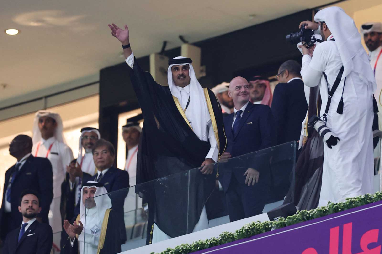 أمير قطر يرحب بالعالم في حفل افتتاح المونديال