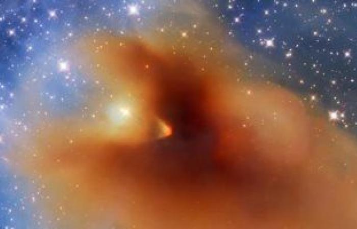 تلسكوب هابل الفضائي يلتقط صورة للمرحلة الأولى من تكوين النجوم