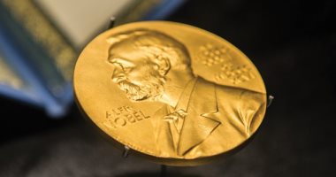 قبل تسليمها في ديسمبر.. كيف تتم صناعة شهادات الفائزين بجوائز نوبل؟