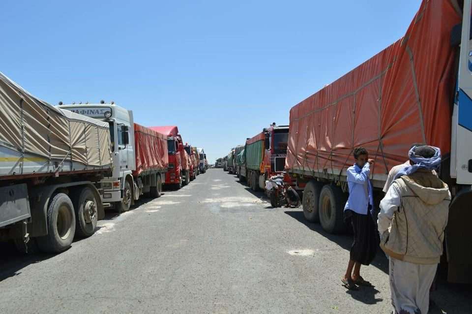 ميليشيا الحوثيين تمنع مرور شاحنات نقل البضائع بين تعز وعدن