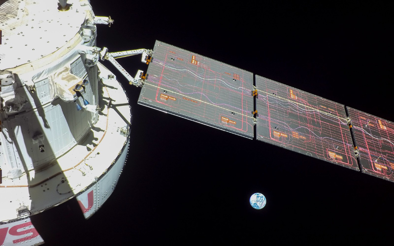 مركبة الفضاء أوريون تحطم الرقم القياسي في رحلة أبولو 13