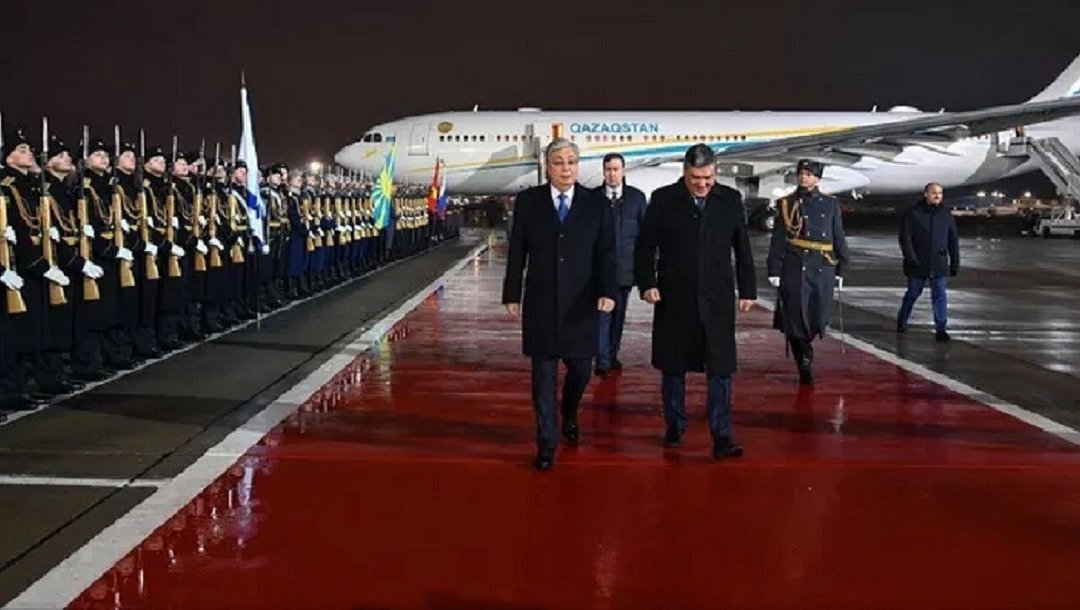 الرئيس الكازاخستاني يصل العاصمة الروسية موسكو