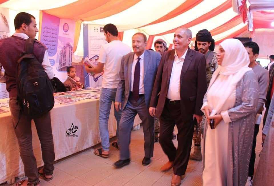 وكيل أول محافظة تعز يفتتح معرض الكتاب الأول بجامعة تعز للعام  