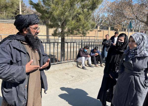 طالبان تعلق دراسة الطالبات بجامعات أفغانستان حتى إشعار آخر