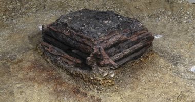 اكتشاف بئر عمره 3000 عام في ألمانيا بداخله أدوات الحياة اليومية 