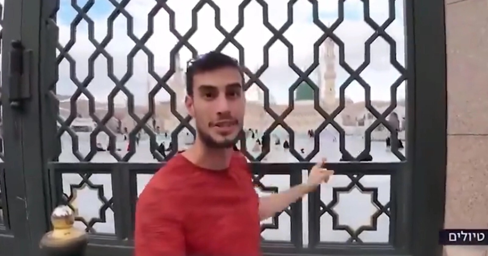 صحفي إسرائيلي يدخل المدينة المنورة ويصور بالقرب من المسجد النبوي الشريف