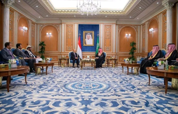 رئيس وأعضاء مجلس القيادة الرئاسي يلتقون ولي العهد السعودي محمد بن سلمان