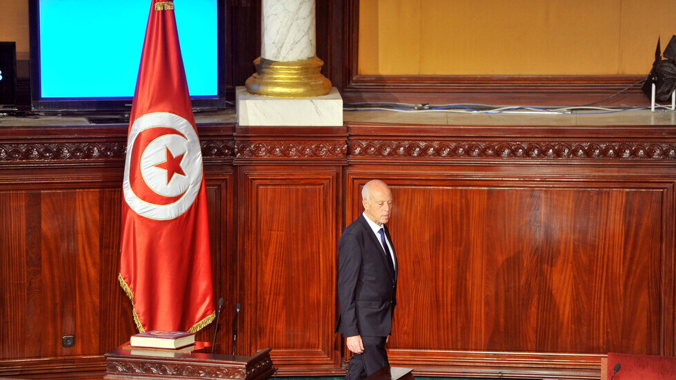 سعيّد يدافع عن قرار التداول على المجالس الجهوية التونسية: معارضوه خارج التاريخ