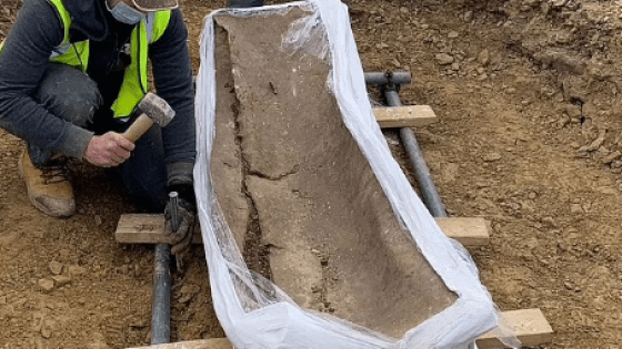 اكتشاف مقبرة امرأة أرستقراطية يعود تاريخها إلى 1600 عام في بريطانيا 