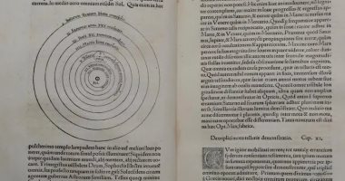 الطبعة الأولى من كتاب كوبرنيكوس عن علم الفلك للبيع بحوالي 2.5 مليون دولار 